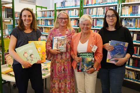 Rektorin Manuela Frank, Büchereileiterin Inge Pflüger, Lehrerin Monika Schultz-Löffler und Bettina Richert von der Bücherei (von links) arbeiten weiterhin an der Erfolgsgeschichte. 