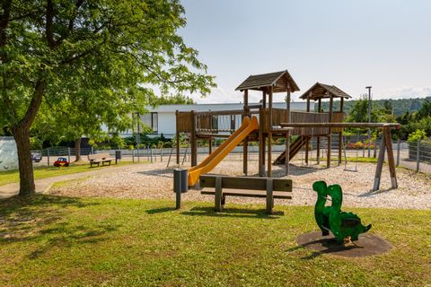 Kletter- und Sandelbereich auf dem Spielplatz an der Crantzstraße
